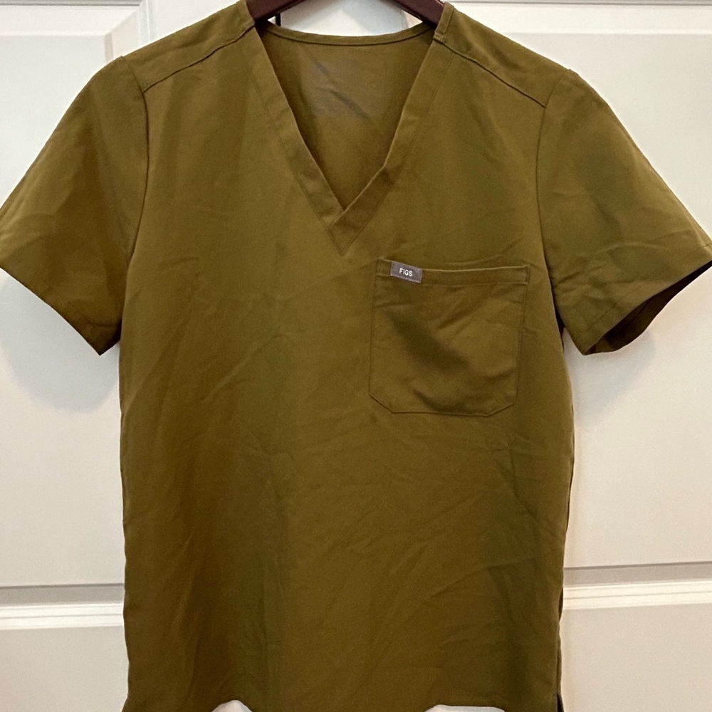 FIGS Martini Olive Green Catarina Scrub Top • M